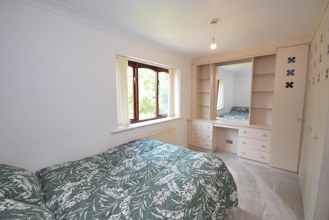 Entire And Exclusive Four Bed Detached Villa Lostock Exterior foto