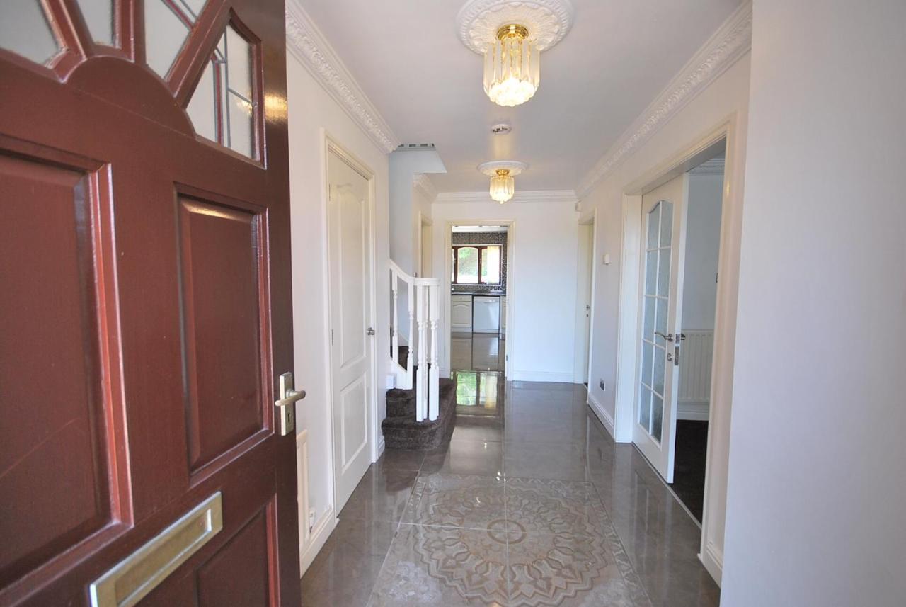 Entire And Exclusive Four Bed Detached Villa Lostock Exterior foto