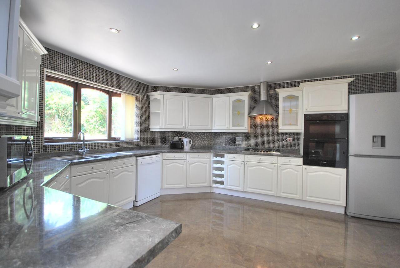 Entire And Exclusive Four Bed Detached Villa Lostock Exterior foto