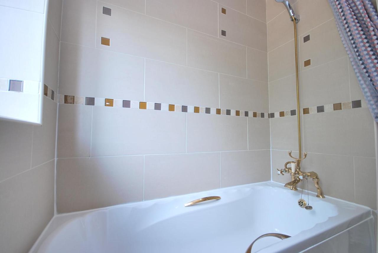 Entire And Exclusive Four Bed Detached Villa Lostock Exterior foto