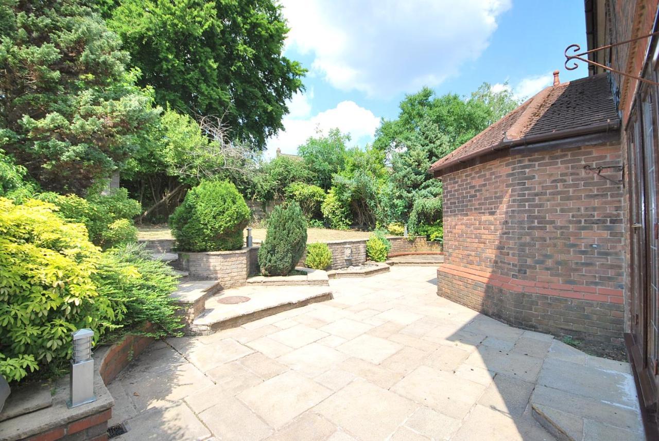 Entire And Exclusive Four Bed Detached Villa Lostock Exterior foto
