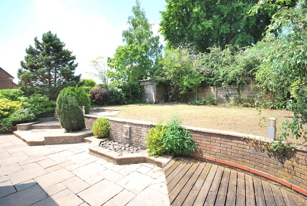 Entire And Exclusive Four Bed Detached Villa Lostock Exterior foto